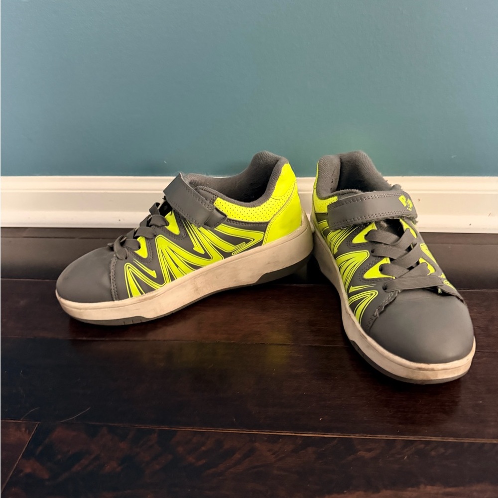 Pop by Heelys Yth Size 5 Heelys Stylish Gray and Yellow Kids Sneakers